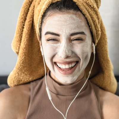 Les secrets d'une peau nette : Comprendre et traiter efficacement les imperfections et boutons